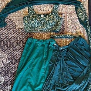 Elegant Emerald Green Saree Set - Women’s Medium